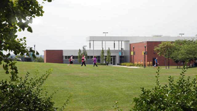 One of the buildings on the 赌钱app可以微信提现 campus